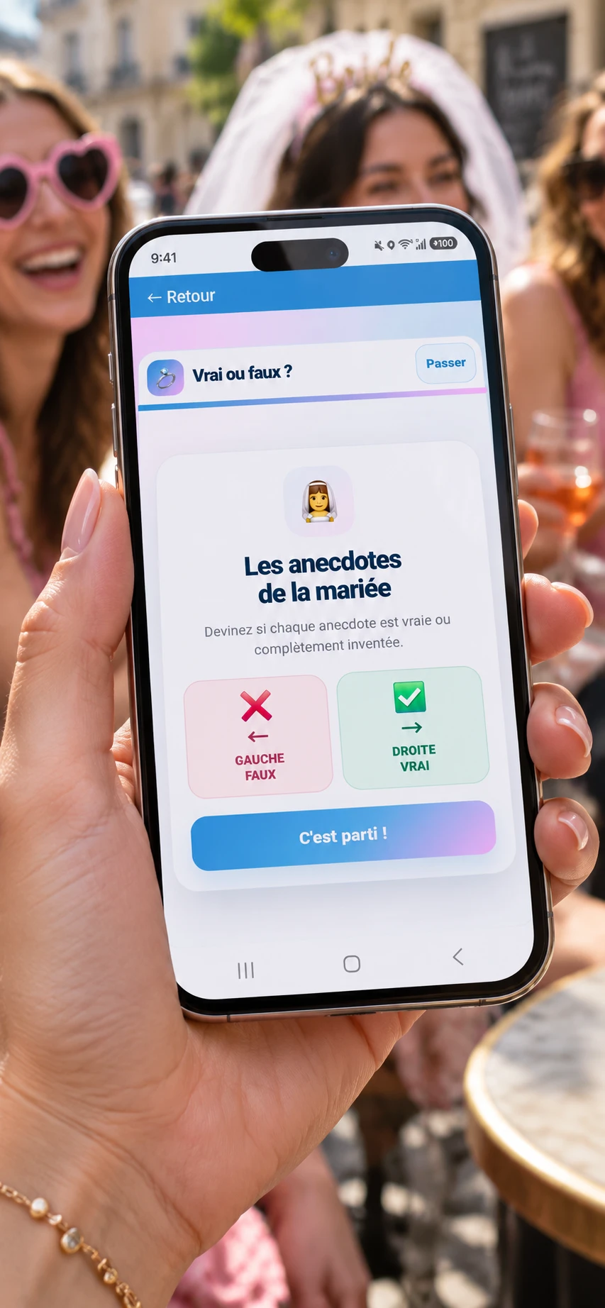 Une joueuse tient son téléphone avec l'énigme « Vrai ou faux ? Les anecdotes de la mariée », la future mariée en arrière-plan