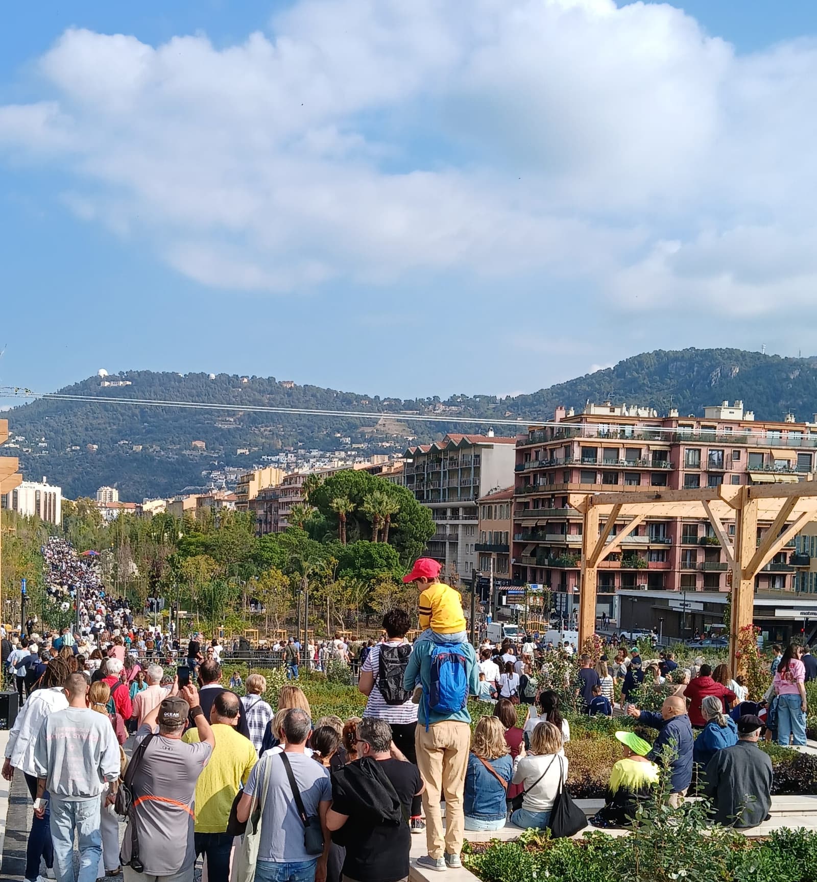Participants de l'inauguration de la Promenade du Paillon à Nice