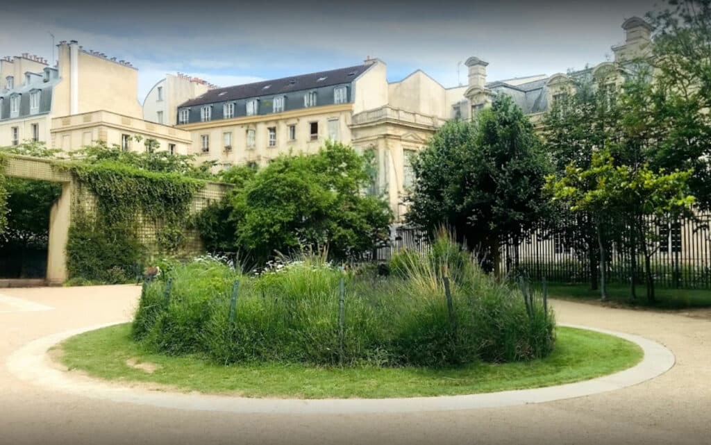 Photographie du jardin d'Anne Frank un des jardins cachés de Paris