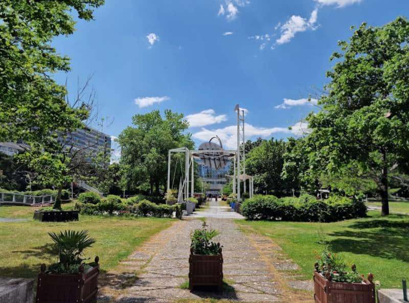 Photographie du jardin de l'Atlantique, un des jardins cachés de Paris.