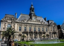 Photo de la ville de Tours où se trouvent des concepteurs d'aventures ludiques GeoGaming