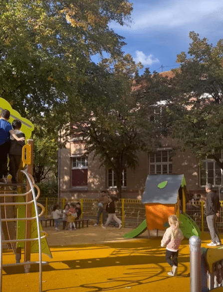 Image_Les Mûriers – La Place de Molènes